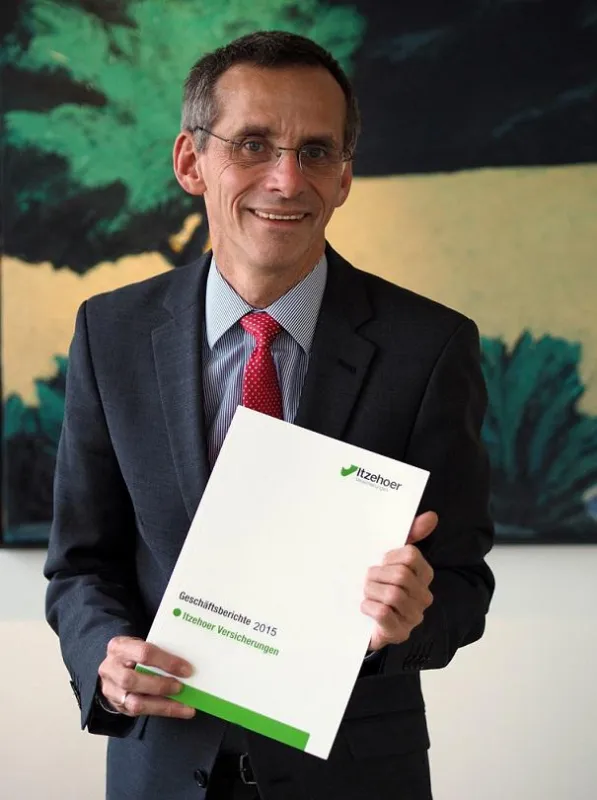 Vorstandsvorsitzender Uwe Ludka präsentiert die aktuellen Geschäftsergebnisse.