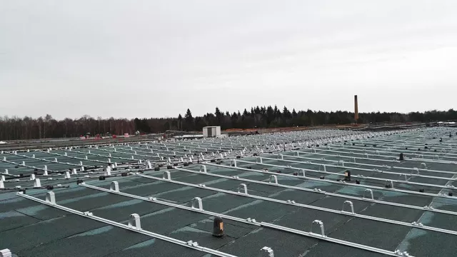 Bild: sun.factory baut Dachanlage mit 4,3 MW in Löcknitz / Mecklenburg-Vorpommern