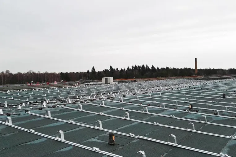 Bild: sun.factory baut Dachanlage mit 4,3 MW in Löcknitz / Mecklenburg-Vorpommern