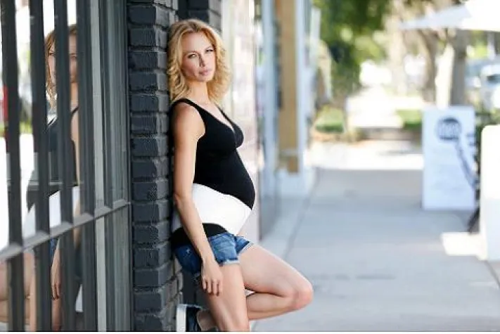 Bild: 10-jähriges Jubiläum: Belly Bandit revolutioniert Bauchwickel und wird zum Liebling von Allen