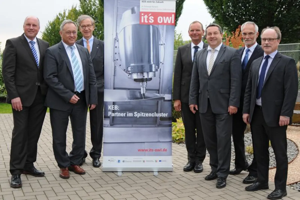 V.l.: Thomas Brinkmann, Wolfgang Wiele (beide KEB), Ernst-Michael Hasse (IHK), Jürgen Krahl (Hochschule OWL), Axel Lehmann (Stiftung Standortsicherung), Uwe Meier, Thomas Schulte (beide Hochschule) (F