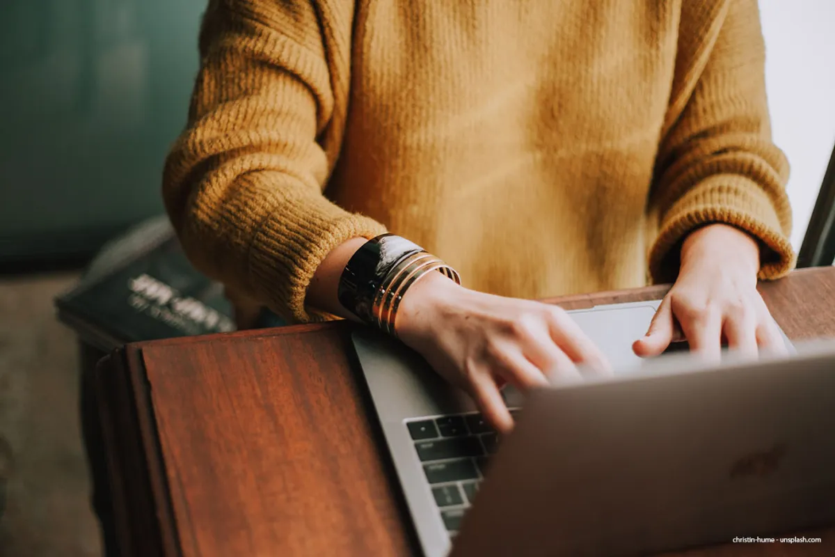 Eignet sich Künstliche Intelligenz für Unternehmenstexte? (© christin-hume - unsplash.com)