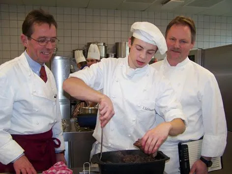 Ausbildung in der Gastronomie gefragt - Schüler aus drei Landkreisen erfolgreich geprüft Bild: Ausbildung in der Gastronomie gefragt - Schüler aus drei Landkreisen erfolgreich geprüft