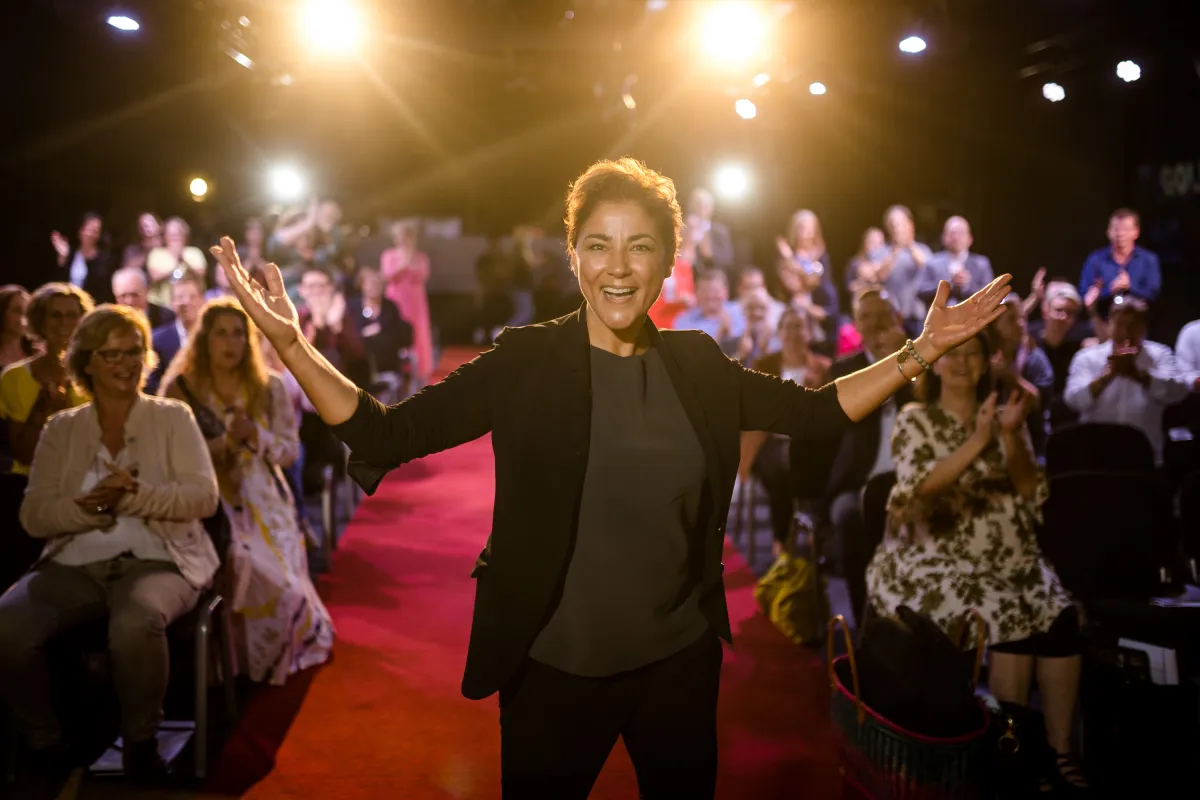 Isabelle Viel, die VIEL GOOD Macherin nach ihrem Triumph beim Silent Speaker Battle   (© Foto: Dominik Pfau)