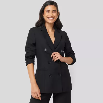 NA-KDs neue Kollektion - eine Crowdsourcing-Kampagne mit der +2 Mio. starken Community Bild: NA-KDs neue Kollektion - eine Crowdsourcing-Kampagne mit der +2 Mio. starken Community