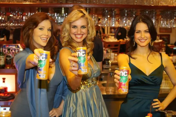 Bild: Getränkehersteller Beverage Plus startet mit US-Filmstars europäische Promotion-Tour für MC2 Energy Drink