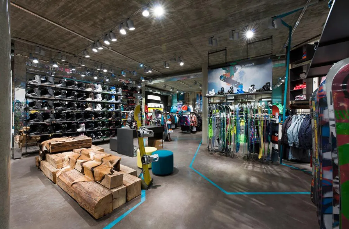 Die blaue Linie und der Kontrast aus alt und neu sind typisch für Heinzel.