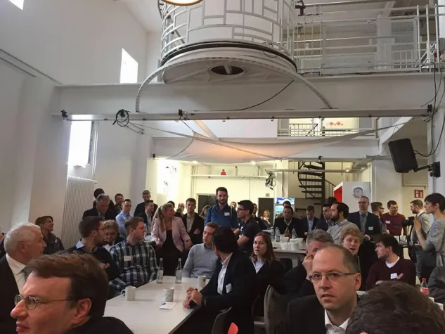 Bild: Ilse Aigner: Lesen, Schreiben und Programmieren sind essentiell, ABER.