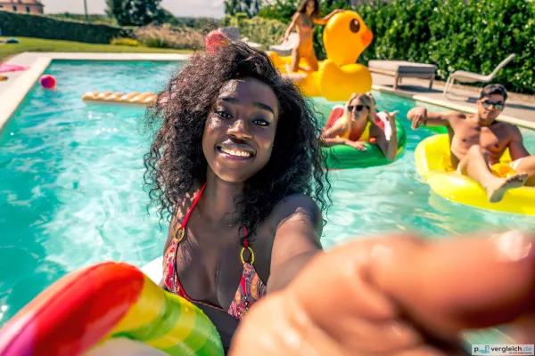 Bild: Das neue Informationsportal im Bereich Poolbedarf