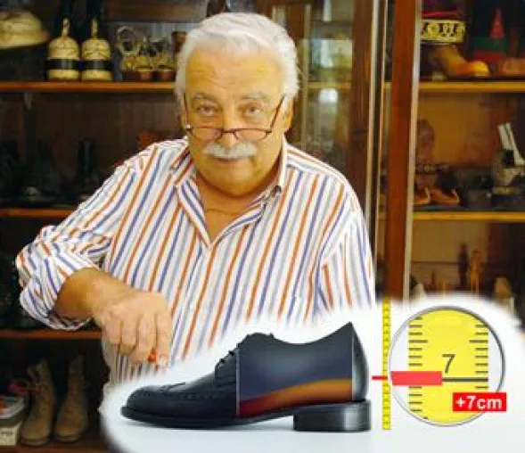 Mario Bertulli: 40 Jahre Herrenschuhe, die „ihn“ 5-10 cm größer machen. Das Geheimnis ist der „LiftUp-Effekt“. Bild: Mario Bertulli: 40 Jahre Herrenschuhe, die „ihn“ 5-10 cm größer machen. Das Geheimnis ist der „LiftUp-Effekt“.