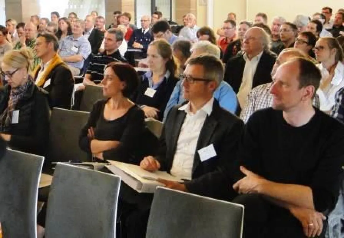 Über 100 fachkundige Teilnehmer informierten sich bei den Nürnberger Kolloquien zum Brandschutz 2013