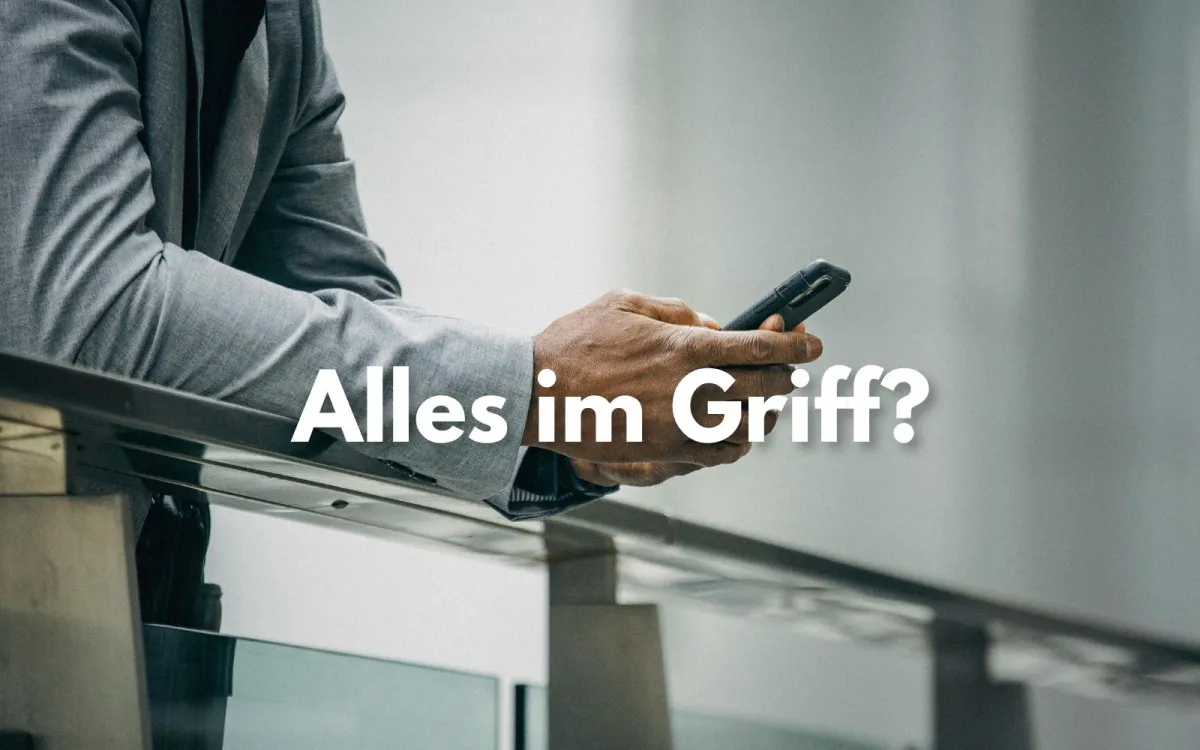 Ein Unternehmen vom Smartphone aus managen können ist smart managing. (© Canva)