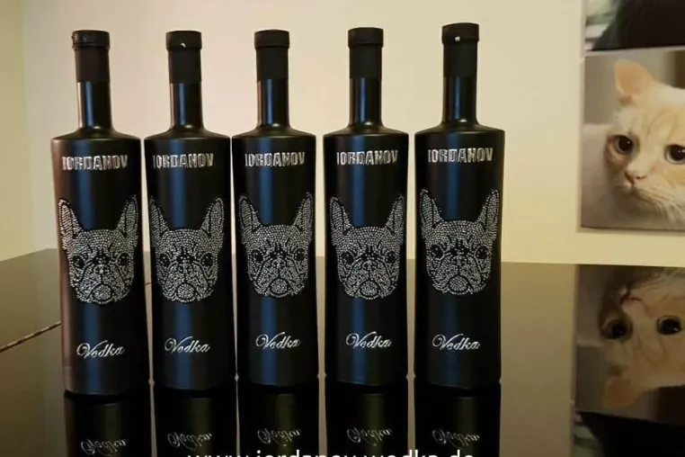 Bild: French Bulldog Iordanov Vodka Edition
