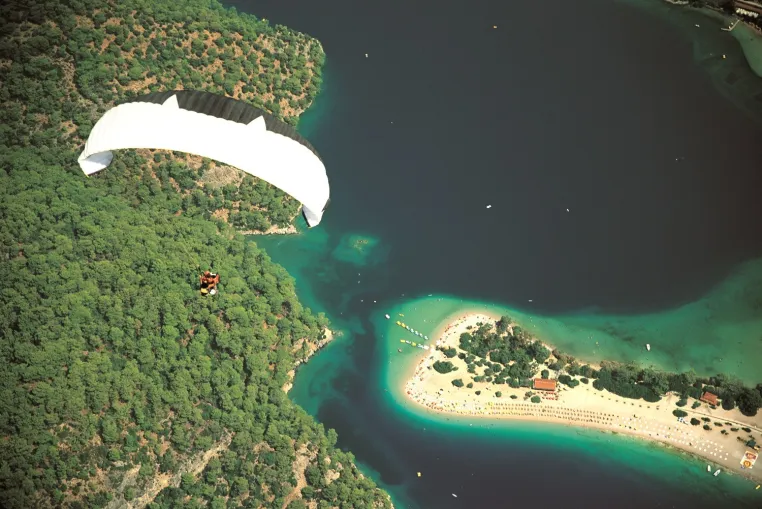 Bild: Fethiye: Zwischen Gleitschirm-Abenteuer und Aktivurlaub