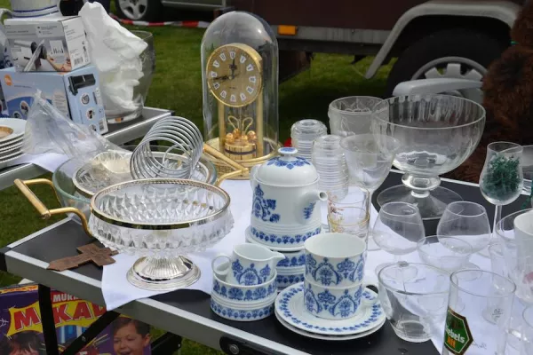 Bild: Jetzt gut Erhaltenes vertrödeln: Es gibt Sonderpreise beim Trödelmarkt im RheinPark Duisburg