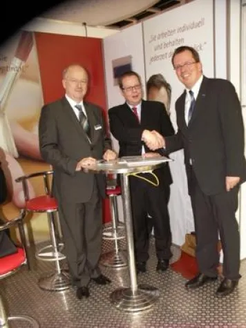 Bild: conhIT 2008 - Weitere Paracelsus-Klinik wechselt zu life.CURE® von All for One