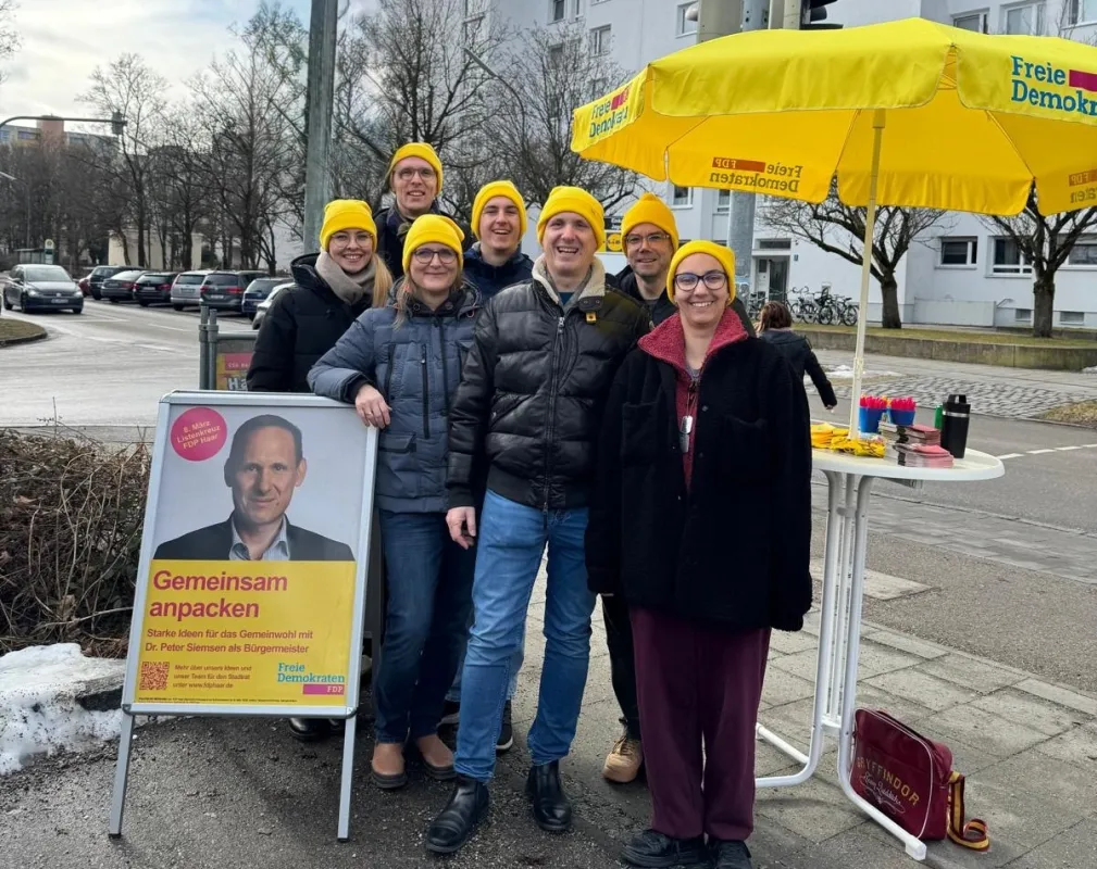 Die Common Corners der „Gelbmützen“ in Haar wecken Interesse für die Kommunalwahl am 8. März 2026. (© FDP Haar)