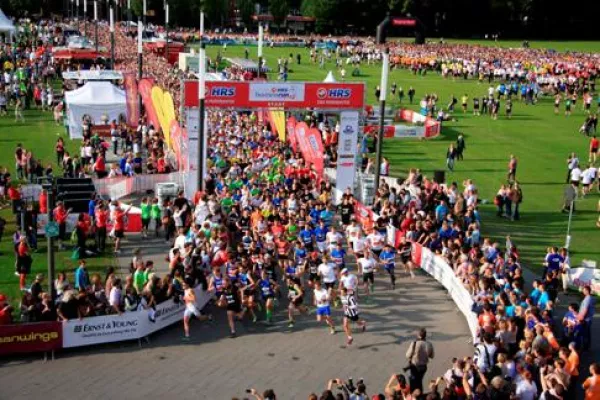 Bild: Teilnehmerrekord geknackt: 15.000 Läuferinnen und Läufer beim HRS BusinessRun Cologne