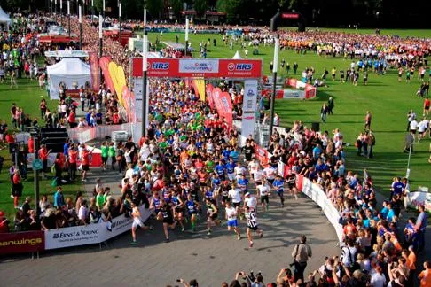 Bild: Teilnehmerrekord geknackt: 15.000 Läuferinnen und Läufer beim HRS BusinessRun Cologne