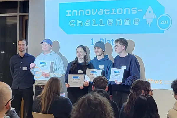 Bild: Studierende finden digitale Lösungen für Unternehmen