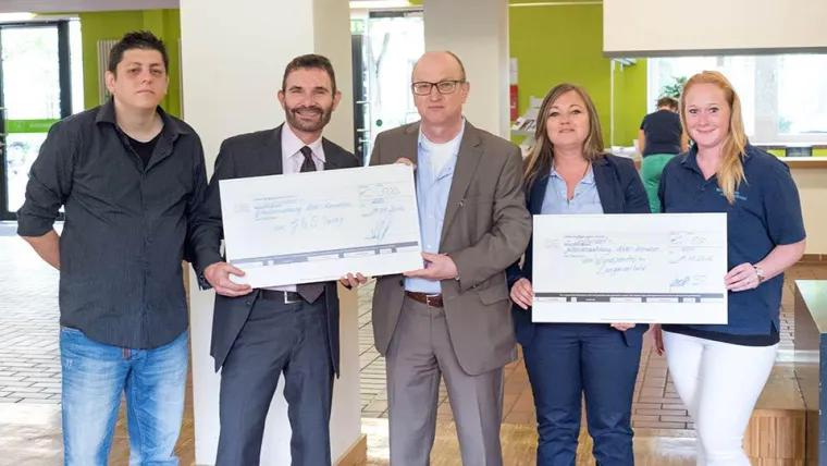 Bild: Spendenübergabe zu #schlafmitRDG: Bedürftige Suchterkrankte im Blick