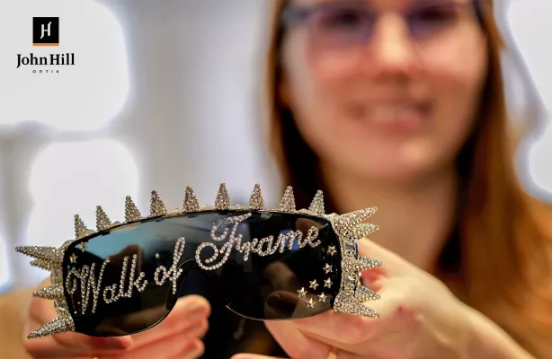 Bild: Der Walk of Frame in Gera – VIP-Brillen und prominente Einblicke für einen guten Zweck