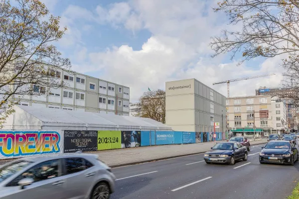 Bild: Vierstöckige Baucontaineranlagen in der Kölner Innenstadt