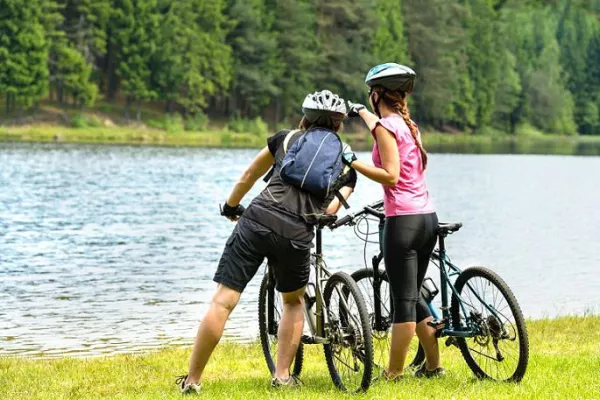 Bild: Fahrradfahren in der Eifel an der Mosel