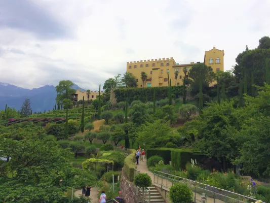 HYDRALIT Staudensubstrate: Ostwestfälisches Know-how für Südtiroler Schlossgarten Bild: HYDRALIT Staudensubstrate: Ostwestfälisches Know-how für Südtiroler Schlossgarten