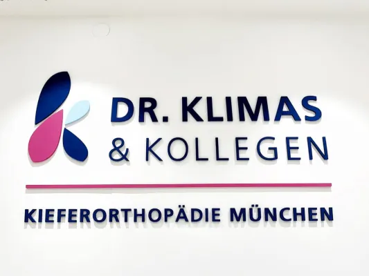 Bild: Kieferorthopäde München: Moderne KFO-Praxis Dr. Klimas & Kollegen mit neuem Rundum-Service für Patient*innen