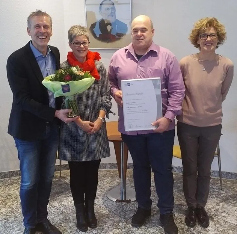Guth Ventiltechnik feiert 25-jähriges Jubiläum von Kerstin Schmidt (2.v.l)
