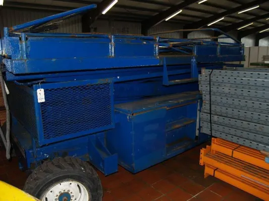 Versteigerung von Baumaschinen, Baumaterialien, Regalen, Leitern und Gartenzubehör Bild: Versteigerung von Baumaschinen, Baumaterialien, Regalen, Leitern und Gartenzubehör