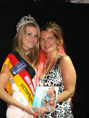 Bild: Blueberry Nails gestaltet Nail Design für die Finalistinnen der Miss World Deutschland 2008