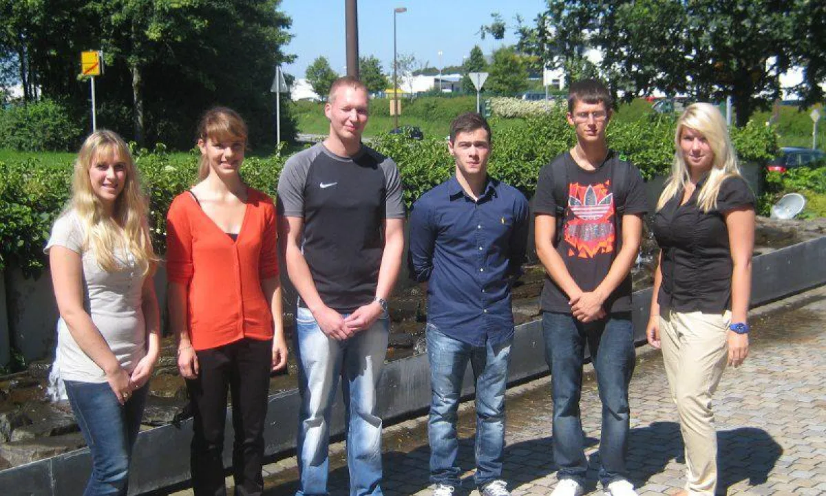 Bei herrlichem Sonnenschein starteten die sechs neuen ESCHA Azubis ins Berufsleben.