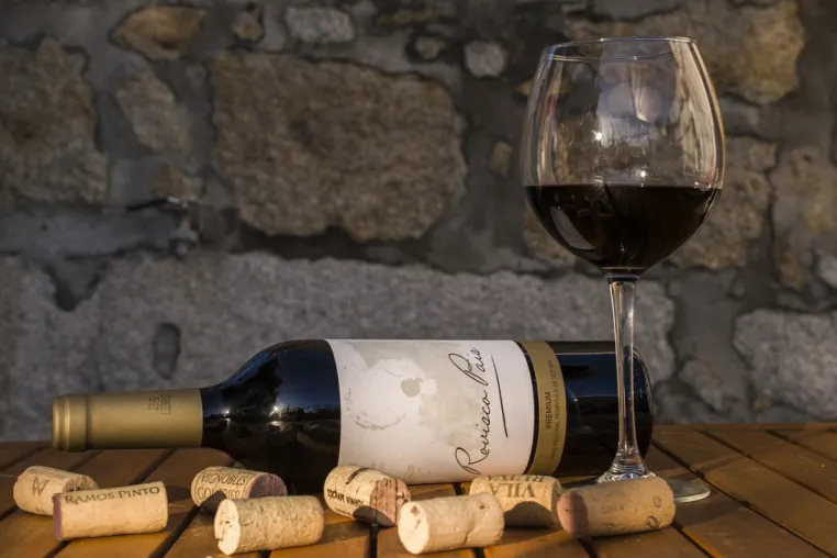 Wein muss verkorkt sein - oder ist der Schraubverschluss besser als sein Ruf? Bild: Wein muss verkorkt sein - oder ist der Schraubverschluss besser als sein Ruf?