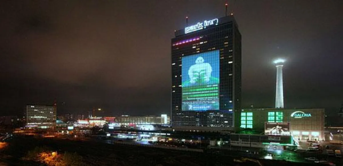 Grossvideoprojektion im öffentlichen Raum - Michelin 