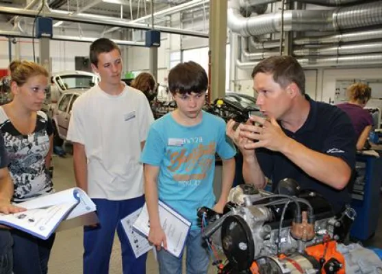 Schüler schnuppern freiwillig in künftige Abeitswelt Bild: Schüler schnuppern freiwillig in künftige Abeitswelt
