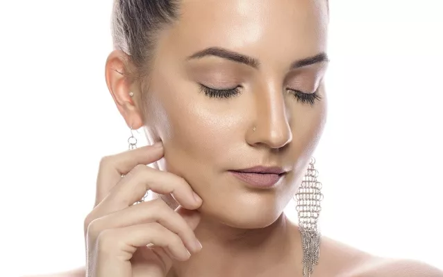 Bild: A.S.THETICS: Faltenbehandlung mit minimalinvasiver Rejuvenation - Für ein natürliches, jüngeres Aussehen! 