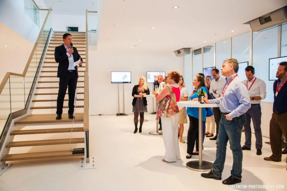 Stephan Mahnecke, Mitglied des Convention Partner e.V., begrüßt zum Networking-Abend