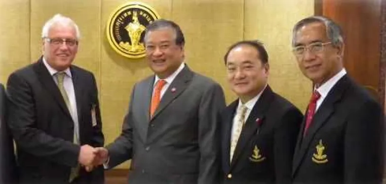 Bild: Thailand-Forum: Bangkoks Gouverneur Sukhumband Paribatra nimmt Einladung Wowereits an