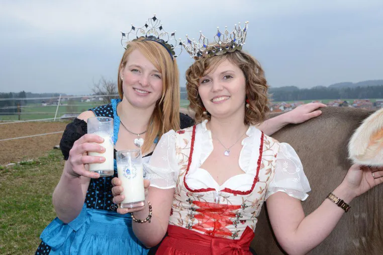 Hoch lebe die Königin - Bayerische Milchkönigin und Milchprinzessin gewählt Bild: Hoch lebe die Königin - Bayerische Milchkönigin und Milchprinzessin gewählt