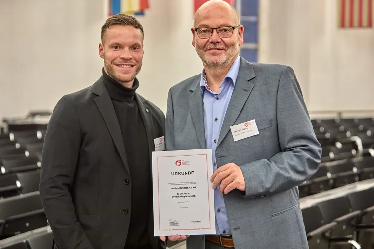 Bild: Neuland GmbH & Co. KG in der Frankfurter Paulskirche für 20-jährige BVMW-Mitgliedschaft geehrt