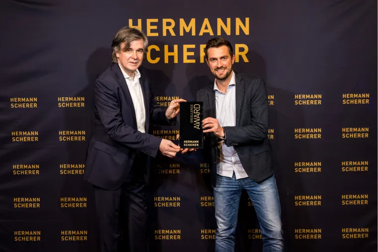 Exzellent geslamt: Augsburger mit dem Excellance Award ausgezeichnet Bild: Exzellent geslamt: Augsburger mit dem Excellance Award ausgezeichnet
