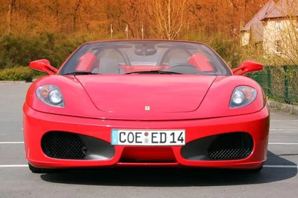 Bild: Gewinne ein Testdrive im Ferrari F430 Spider