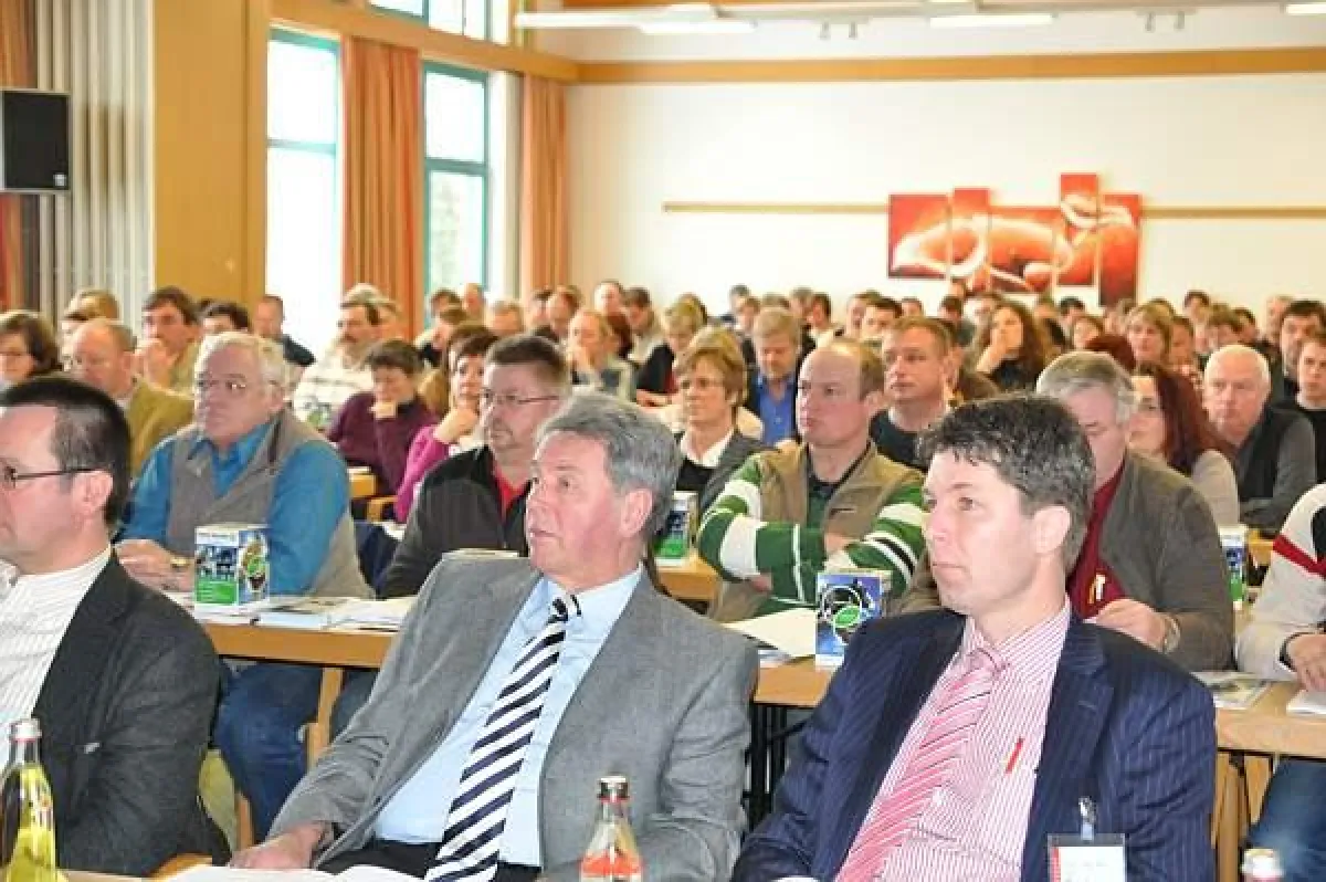 Vollbesetzte Tagungsräume