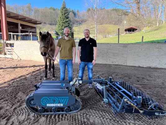 ODW Engineering präsentiert den autonomen und elektrischen Geräteträger für den Pferdebetrieb: den ODW MK4 Bild: ODW Engineering präsentiert den autonomen und elektrischen Geräteträger für den Pferdebetrieb: den ODW MK4