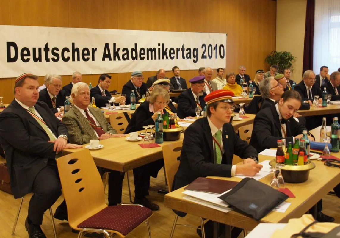Deutscher Akademikertag 2010 in Frankfurt am Main: Thema Seilschaften oder Netzwerke? - Sinn und Nutzen sozialer Netzwerke