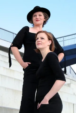 "...weil ich glücklich bin" - Das neue Chansonprogramm mit Agnes Bryja und Doreen Pichler Bild: "...weil ich glücklich bin" - Das neue Chansonprogramm mit Agnes Bryja und Doreen Pichler