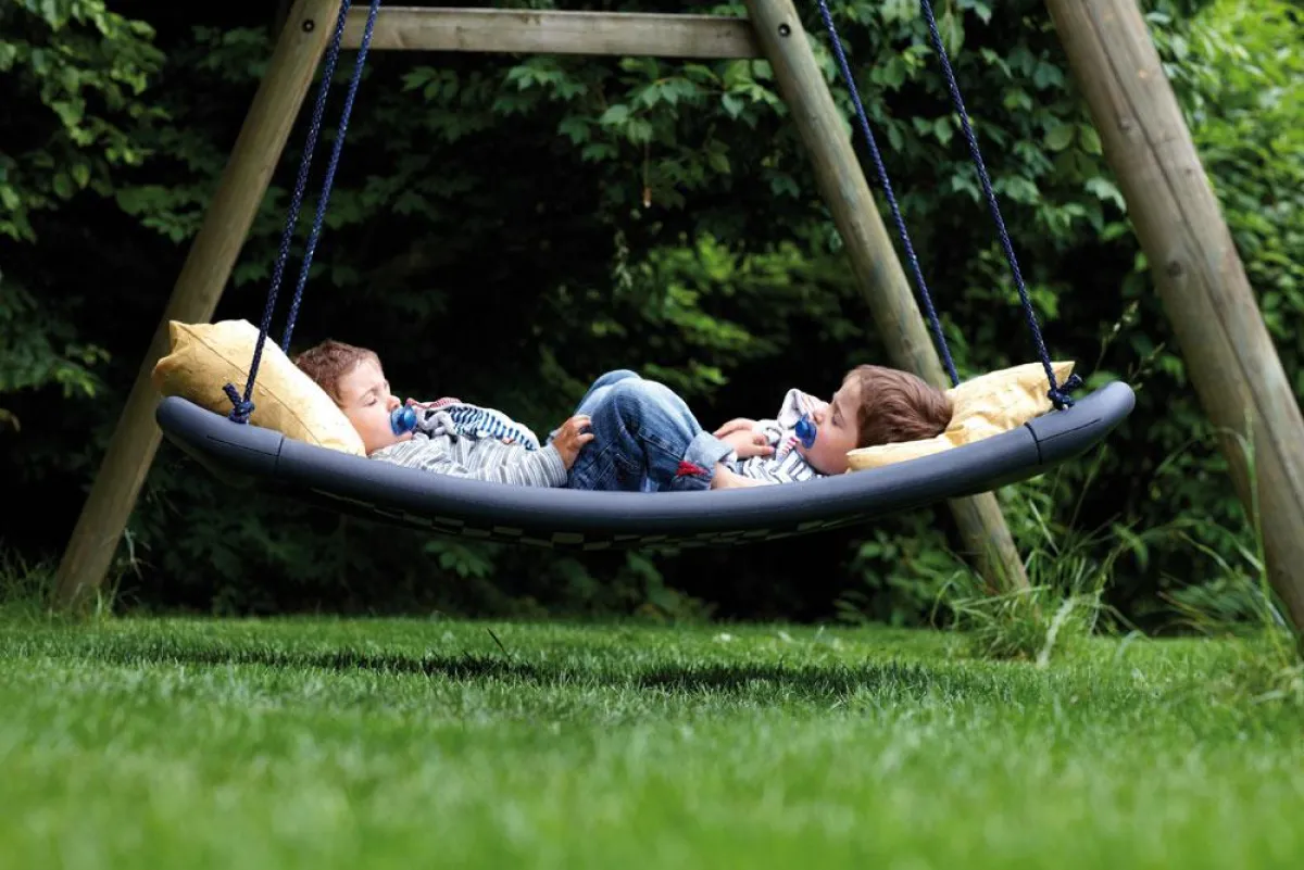 Schaukeln mit der Mehrkindschaukel