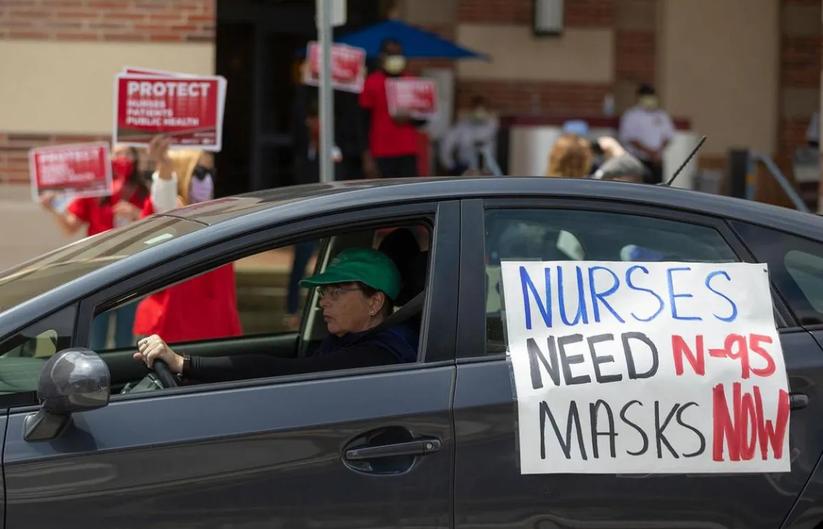 Demonstration für die Ausrüstung von Krankenschwestern mit N95 | FFP2 Schutzmasken.